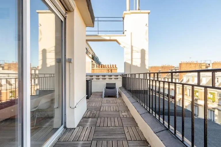 פריז Guestready - Appartement Terrasse Vue Tour Eiffel 0*,  צרפת