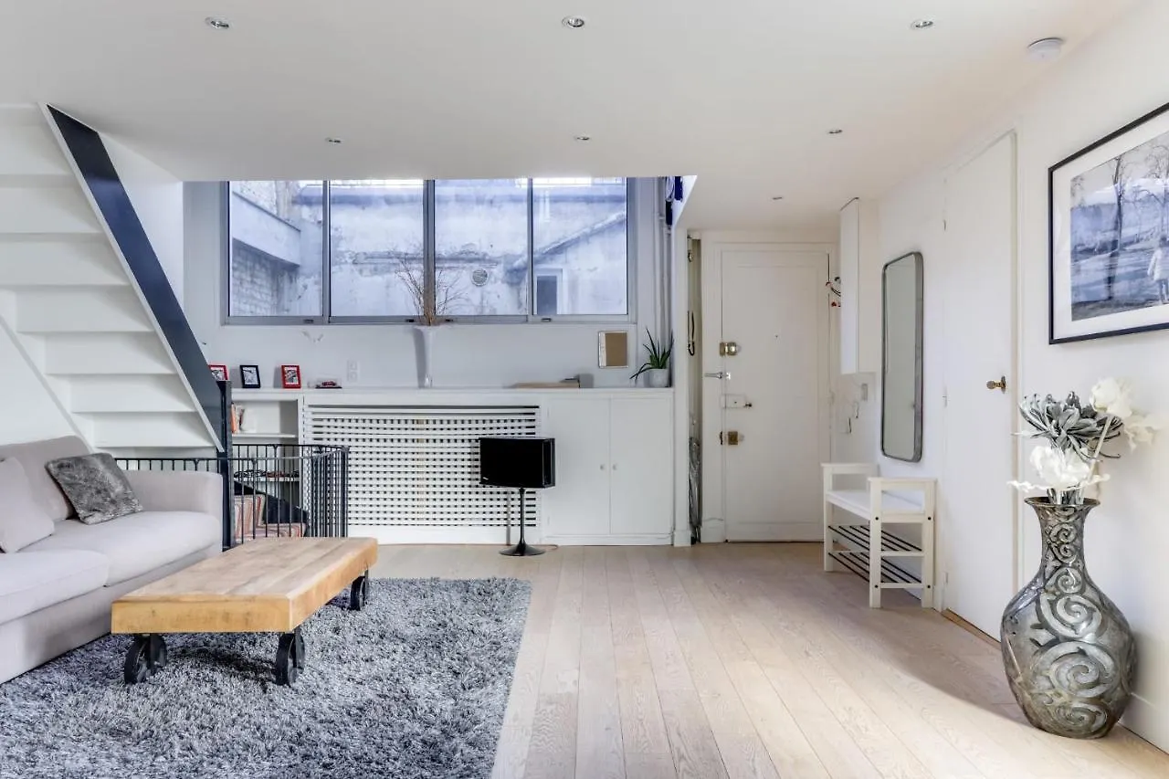 פריז Guestready - Appartement Terrasse Vue Tour Eiffel 0*,  צרפת